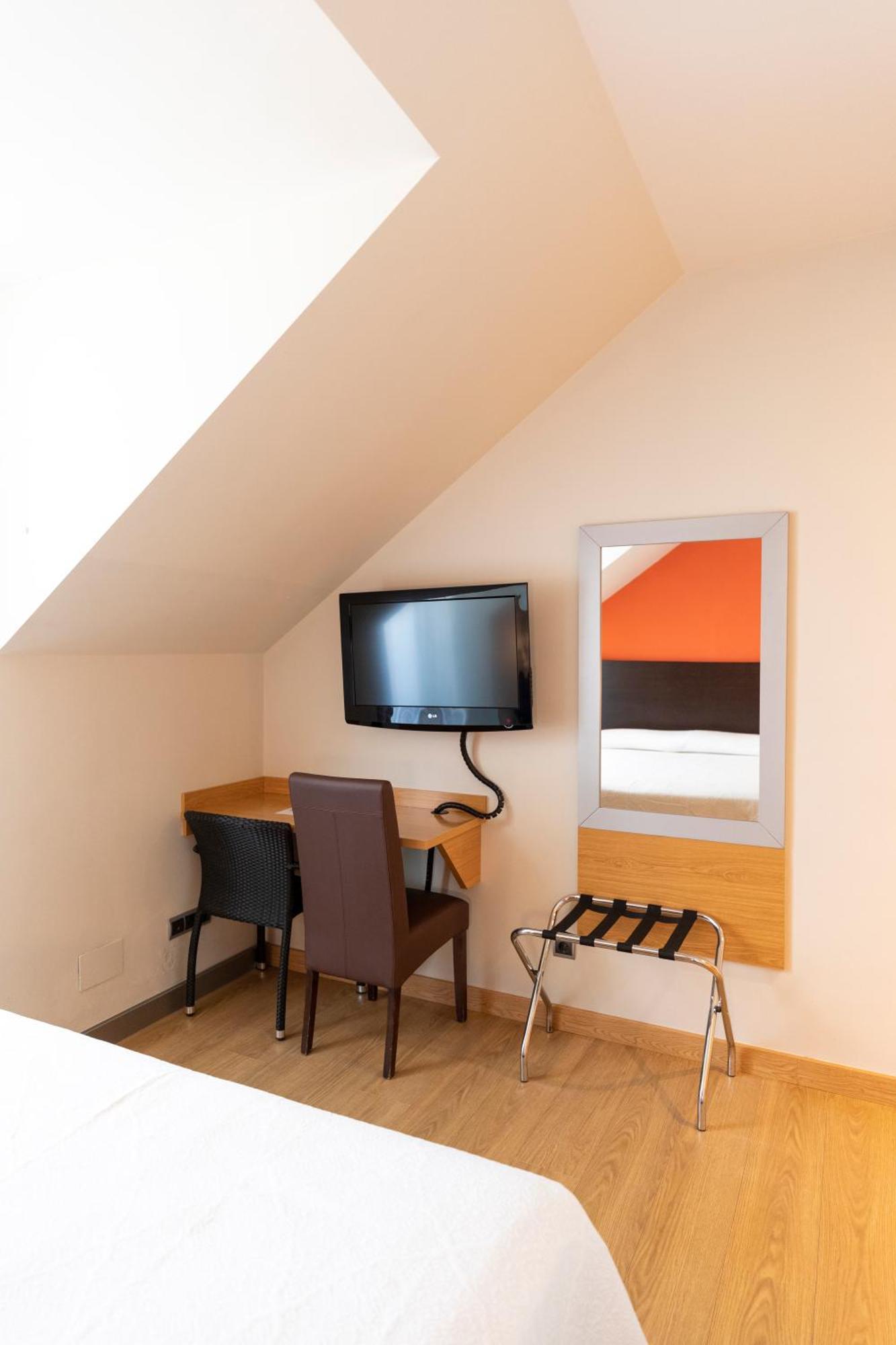 Hotel Maritimo Ris Con Garaje 노하 외부 사진